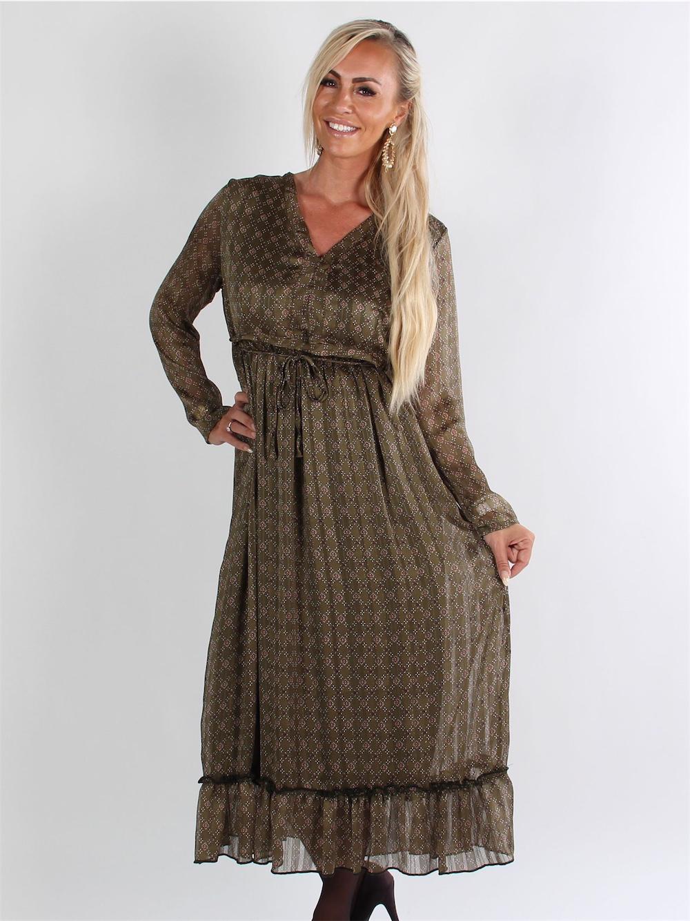 Cuenca - Lang armygrøn kjole med mønster og flæsekant